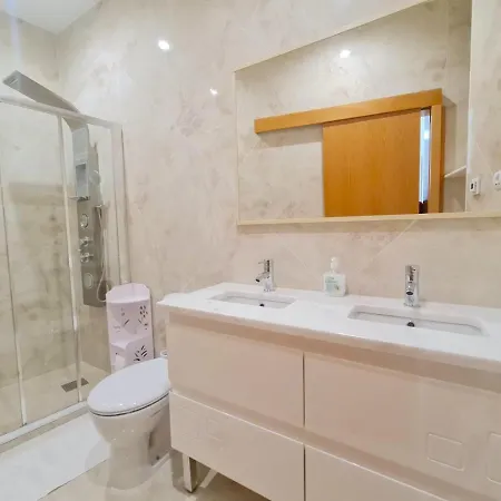 Apartamento T1 - Composto Por Quarto, Casa De Banho E Cozinha Ideal Para 1 Casal De Ferias Maison d'hôtes Nazaré