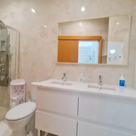 Apartamento T1 - Composto Por Quarto, Casa De Banho E Cozinha Ideal Para 1 Casal De Ferias Maison d'hôtes *