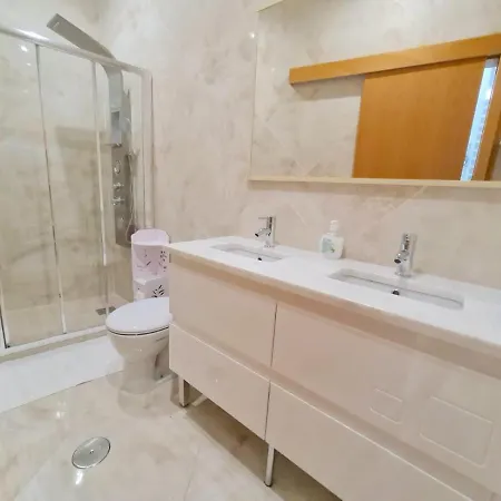 Apartamento T1 - Composto Por Quarto, Casa De Banho E Cozinha Ideal Para 1 Casal De Ferias Maison d'hôtes *