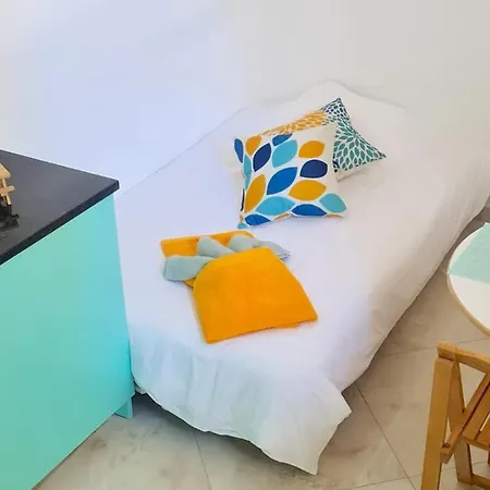 Apartamento T1 - Composto Por Quarto, Casa De Banho E Cozinha Ideal Para 1 Casal De Ferias Maison d'hôtes